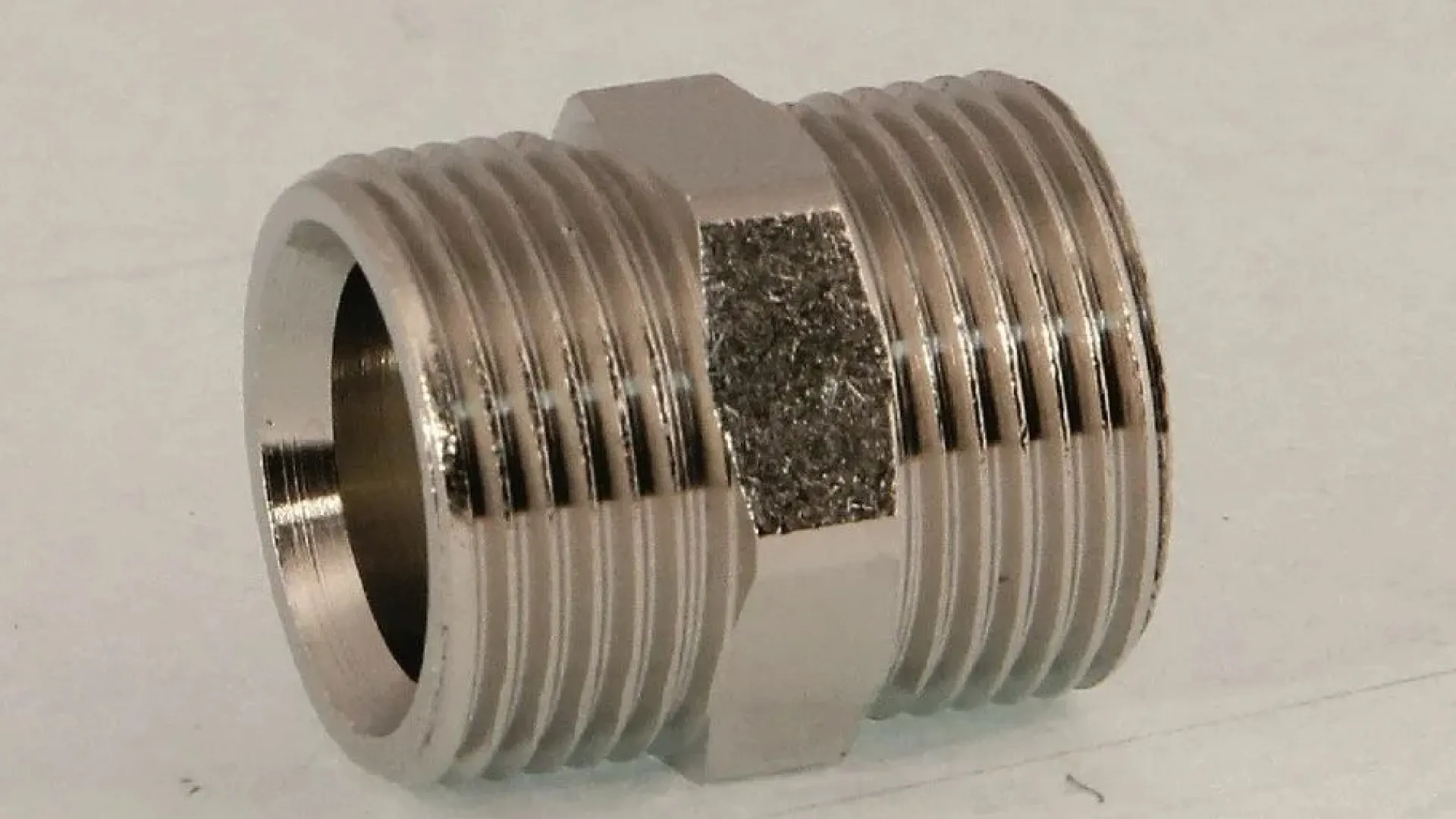 Ниппель латунный переходной штуцерный 3/4" х 1/2"